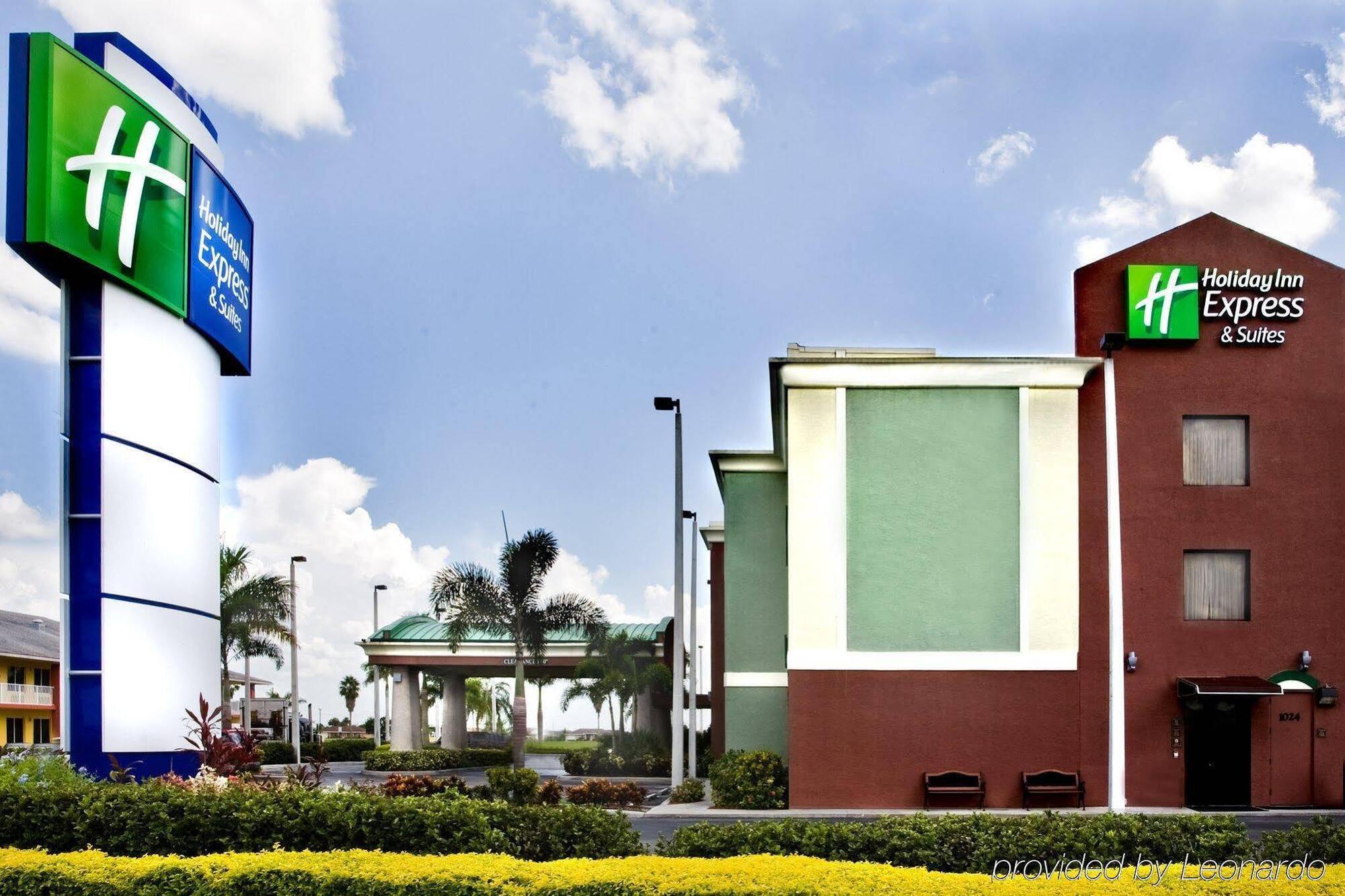 Hotel Holiday Express & By Ihg